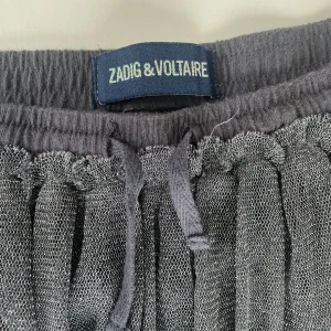 Zadig & Voltaire kjol - Fin Zadig & Voltaire kjol som är oanvänd. Nypris är 600-700 kr. Perfekt till sommaren ☀️kontakta gärna vid frågor eller intresse 