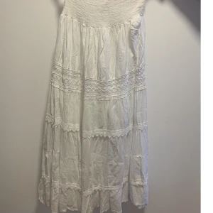 Lång kjol - En helt oanvänd lång kjol passar bra till sommaren. Passar alla storlekar 