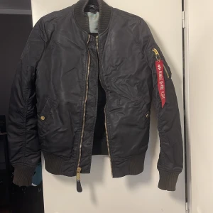 Äkta Alpha jacka xs  - Äkta alpha jacka svart storlek xs 