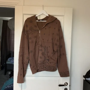 Jaded london full zip - Jaded london helzip i bra kvalite  Pris kan diskuteras