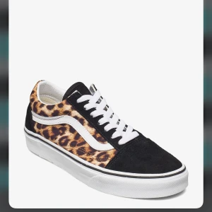 Vans - Hej säljer nu mina helt oanvända vans pga beställde fel storlek, hör av dig vid funderingar och pris kan diskuteras💞