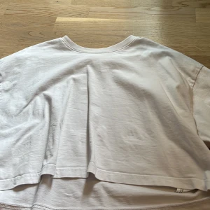 Tröja - Säljer i bra skick. Använt 1 gång.