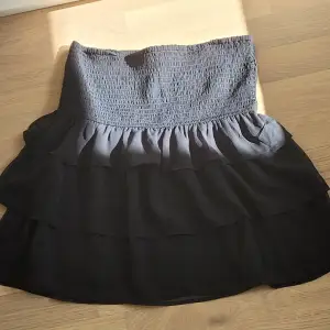 Fin kjol som är perfekt till sommaren och är helt oanvänd💓
