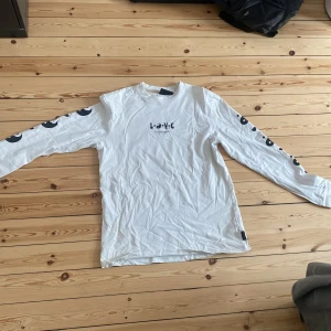 Scotch and Soda tröja  - Knappt använd tröja som är köpt för 1000 kronor.