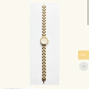 Bovou dainty watch  - Säljer min nya bovou klocka då jag har fått två likadana. Nypris 1300kr. Det är ett litet fel på spännet på denna men den funkar att använda som vanligt ändå.  