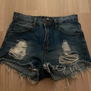 Snygga jeansshorts från Boohoo, sparsamt använda
