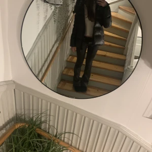 Vinterjacka  - Denna jätte snygga vinterjacka från haust som jag nu säljer då jag köpt en ny skriv om ni skulle vilja ha fler bilder❤️‍🔥