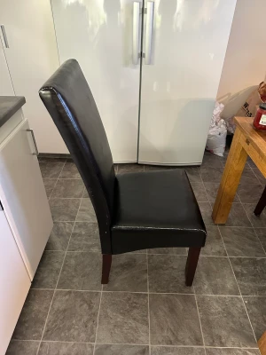 Stolar 7st - Matbordsstolar  Säljer 80kr st Alla 400kr