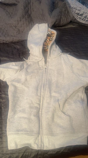 Burberry kofta - Använt 1 gång gillade inte den