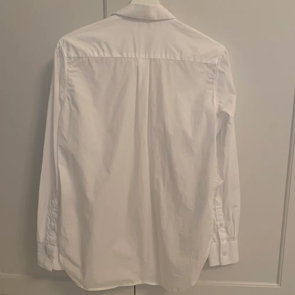 Jane shirt från Filippa K, använd ett fåtal gånger. Nypris 1400kr.. Skjortor.