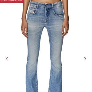 Diesel bootcut jeans - Diesel Bootcut jeans  Storlek 24/32  Nypris 2400 Ljusblå och superfina, stretchiga och sitter så snyggt! 