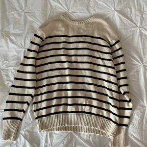 Randig tröja från brandy Melville  - Randig tröja från Brandy Melville. Bra skick! 