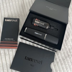 Tanrevel PRO + hårband - Tanrevel pro + hårband! Endast använd fåral ggr. Helt oöppnad flska färg. Fungerar felfritt såklart.