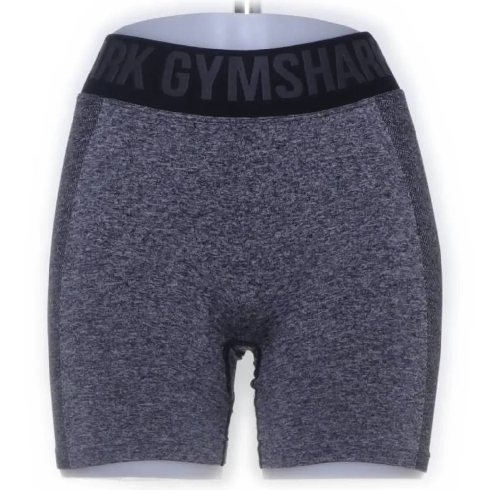 Tränings shorts från gymshark, som nya (jag bara klippt bort lappen där bak)💕 Stl S. Nypris 500 kr. Shorts.