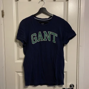 Gant t-shirt - Gant t-shirt | Storlek M | Skick 9/10 | Mjukt material | Pris kan alltid diskuteras |