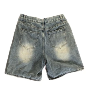 Jorts  - Helt Oanvända jorts. Fick i present men passade inte. Inga lappar på vilket märke det är