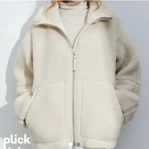 Teddy jacka hm - Super fin och skön Teddy jacka från hm, slutsåld💕storlek L men är liten i storleken 