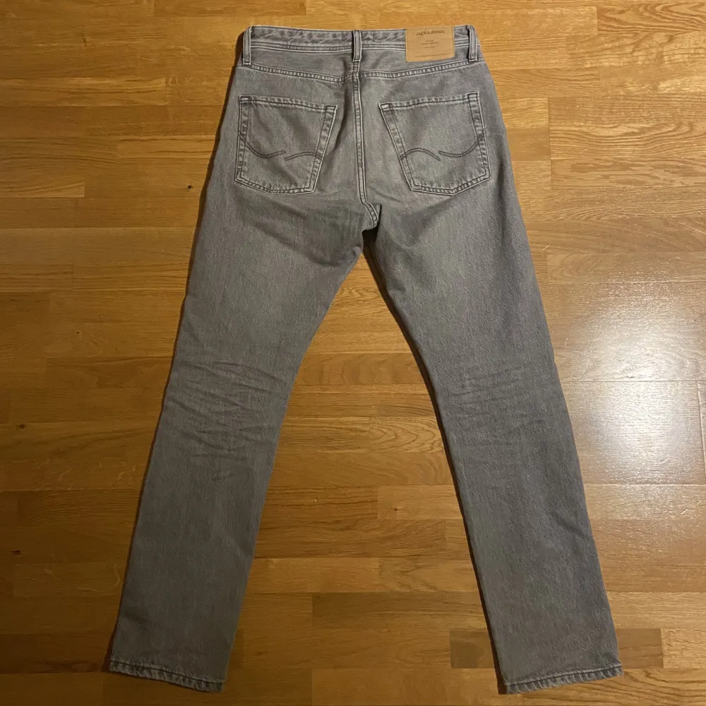 Jack and Jones jeans Loose Chris☑️ storlek 28/32☑️ skick 8,5/10☑️ skriv vid funderingar ‼️. Jeans & Byxor.