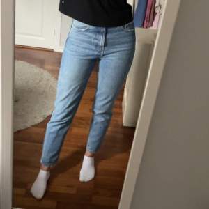Mom jeans från zara. Fint skick!💙