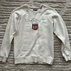 Gant sweatshirt  - Vit sweatshirt från Gant. Storlek 145/152 (xs) i bra kvalitet. 