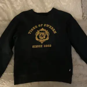 Sweatshirt från Tiger of Sweden, bra skick endast lite urtvättad