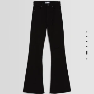 Jeans  - HELT NYA 💖köpta för 380kr. Storlek 38/S 💖 Mått: 37x107 cm💖