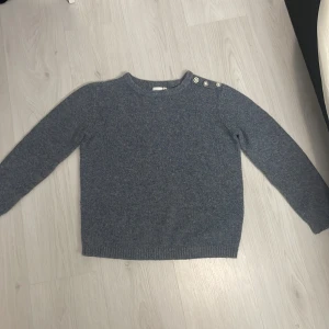 Stickad tröja  - Stickad tröja med pärlor