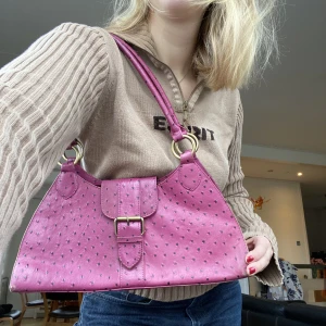 Äkta läderväska🩵 - Säljer denna suuuuperfina läderväska i äkta skinn!💓 Gjord i italien!