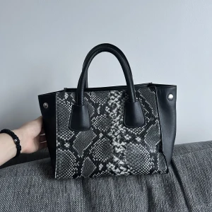 Liten väska - Knappt använd