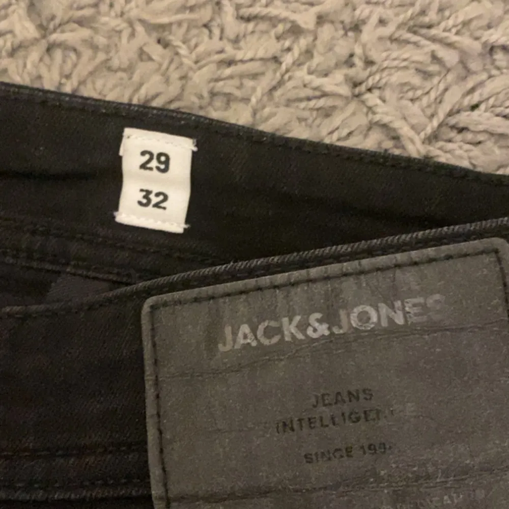 Svart Jack and Jones jeans. Skick 9/10 Kunden lägger bud!. Jeans & Byxor.