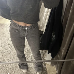 Jeans  - Gråa jeans från Gina tricot 🩷