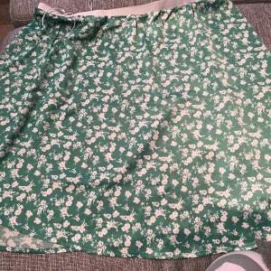 Oanvänd inköp kjol från Lager 157 i storlek XL säljs för en billig peng 