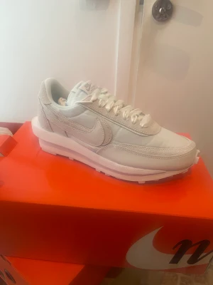 Nike Sacai Ldwaffle  - Nike Sacai Ldwaffle Nylon White, DSWT, box och kvitto från SNS finns! 