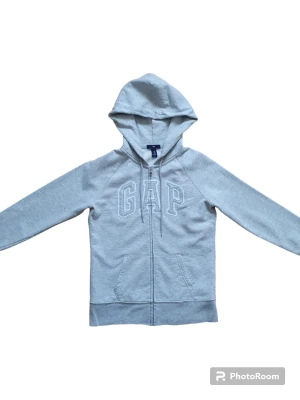 Gap zip up hoodie mycket bra skick - Mycket bra skick storlek xs damstorlek något stor i storleken ,för fler bilder skicka pm
