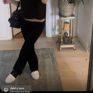 Valentinos - Säljer mina äkta svarta rockstud valentinos, nypris runt 8000, använda, men rena och välbehandlade, kom privat för fler bilder eller frågor