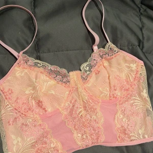 Bustier - Rosa/gul bustier  Aldrig använd