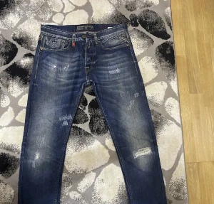 Äkta replay blue jeans i slim fit - Äkta oanvända replay blue jeans i slim fit