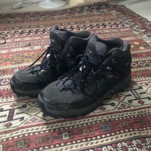 Salomon känga - Ny skick