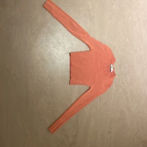 Långärmad magtröja  - Tajt långärmad tröja 