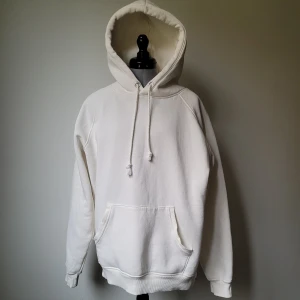 Vit hoodie - Vit lite oversized hoodie. Som ny, endast använd en gång.