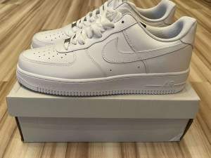 White Air force brand new, never worn, SizeUk11/US12