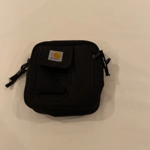 Carhart wip essentials bag small - Knappt använd . Nypris 649