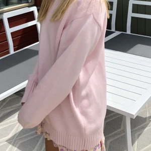 Rosa stickad Brandytröja - Fin ljusrosa Brandytröja