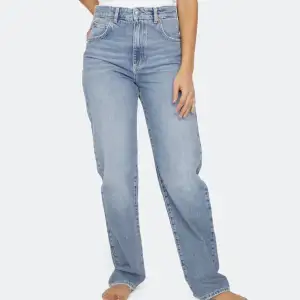 Ett par svarta jeans från Bikbok, exakt samma modell som de på första bilden fast svarta som inte längre kommer till användning❣️köparen står för frakt