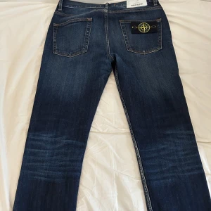Stone island jeans - Ett par fina stone island jeans i gott skick. Längden har ändrats hos skräddare så de är lite kortare. Pris kan diskuteras.