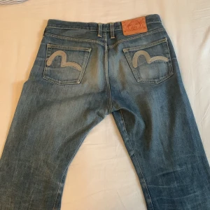 Evisu jeans - Bra skick. De sitter väldigt bra är tajta storlek 36 och knappt använda  