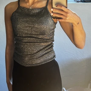 Fest topp - Glittrigt fest linne💓💓 Använt en gång💓💓