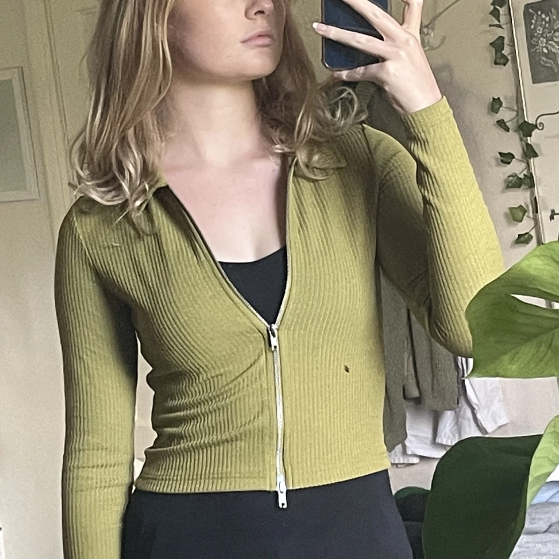 Grön kofta med dragkedja 