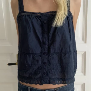 Volang blus  - Marinblå blus som inte längre kommer till användning 🙌🏼