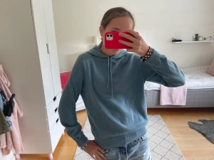 Soft goat hoodie - Säljer nu denna så fina soft goat hoodien i blå som inte säljs längre 💛💛 strlk XS och inga tecken på användning💝